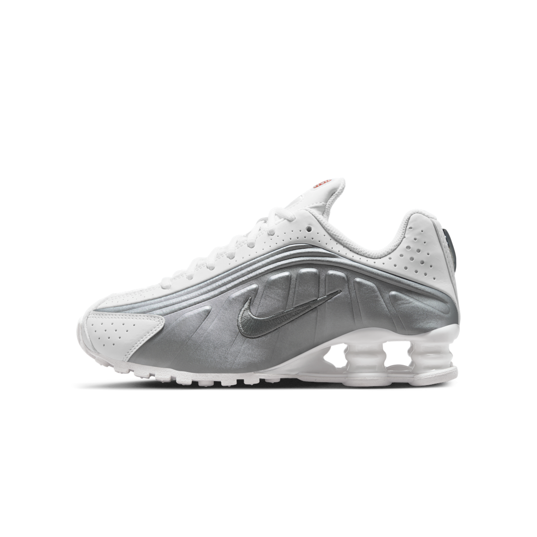 Nike Shox R4 White Bright Crimson Metallic Silver, White/White/Bright Crimson/Metallic Silver (CW2626-101)