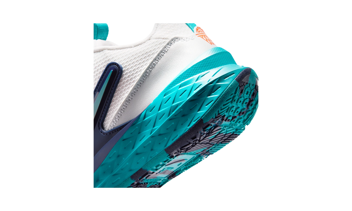 Nike Team Hustle D 12 Summit White