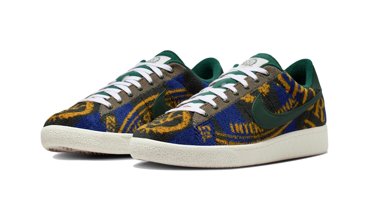 Nike Tennis Classic Premium Fir White Sail
