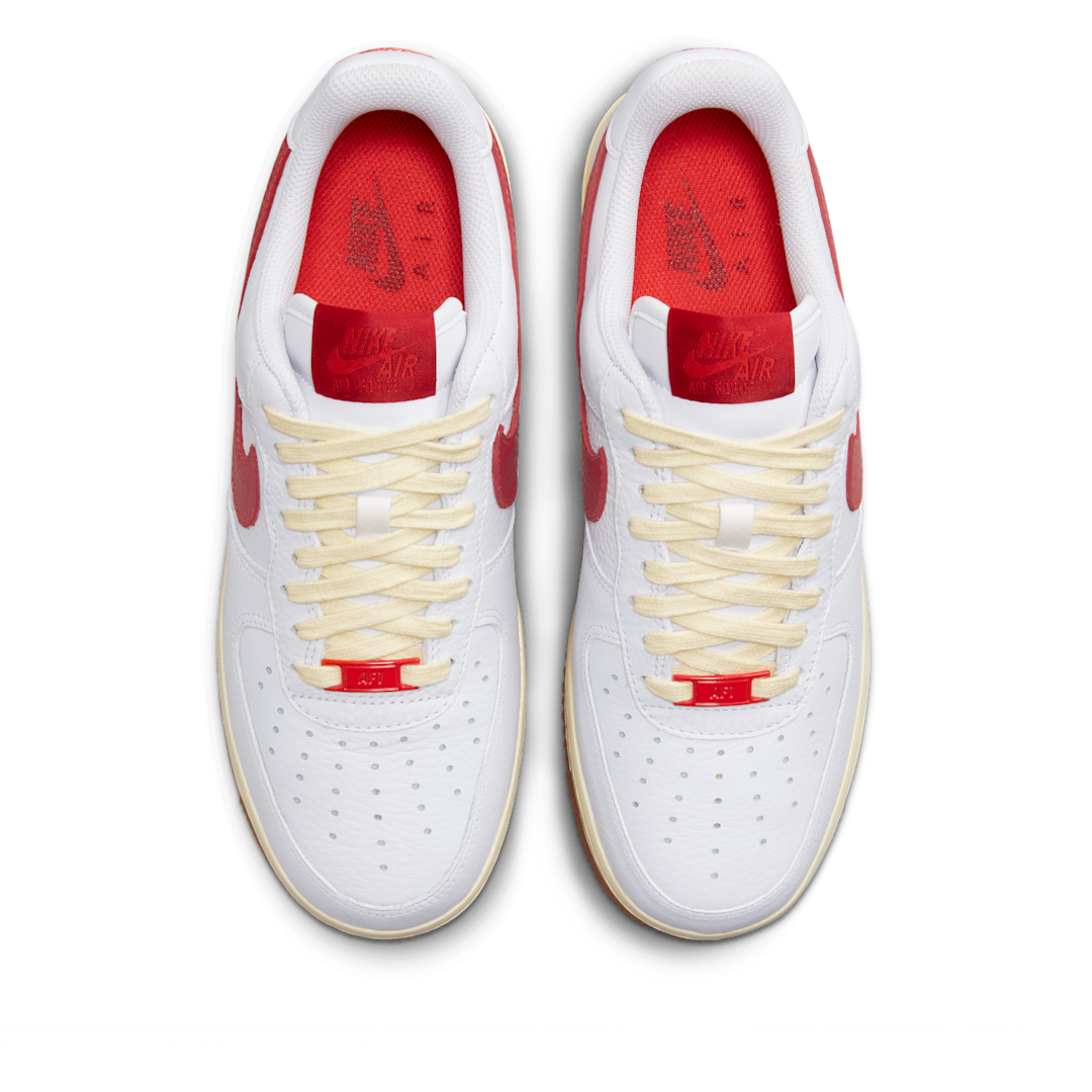 Nike Air Force 1 07 Summit White University Red, Summit White/University Red/Coconut Milk/Gum Light Brown (FN3493-100)