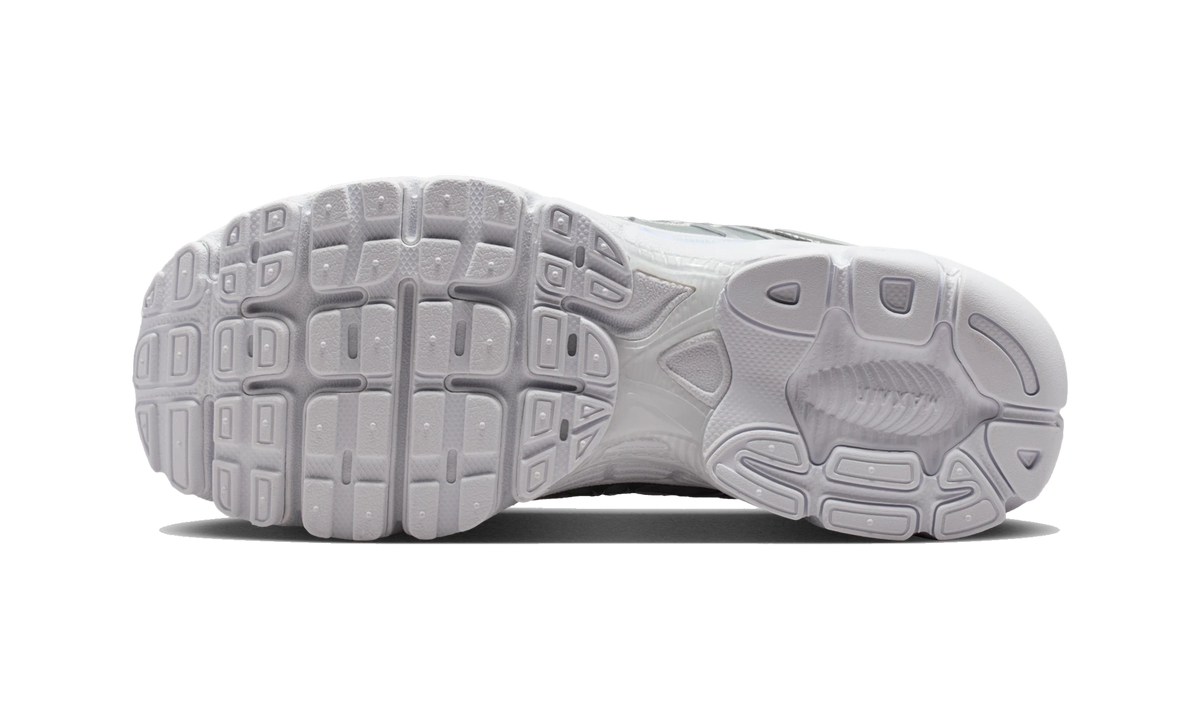 Nike Air Max Moto 2K shoes with reflective accents Grey Fog/Metallic Silver/White