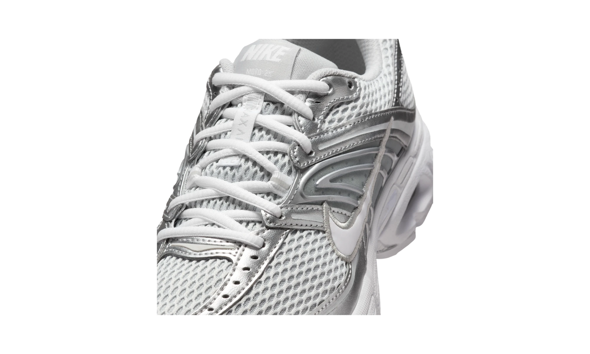 Nike Air Max Moto 2K shoes with reflective accents Grey Fog/Metallic Silver/White