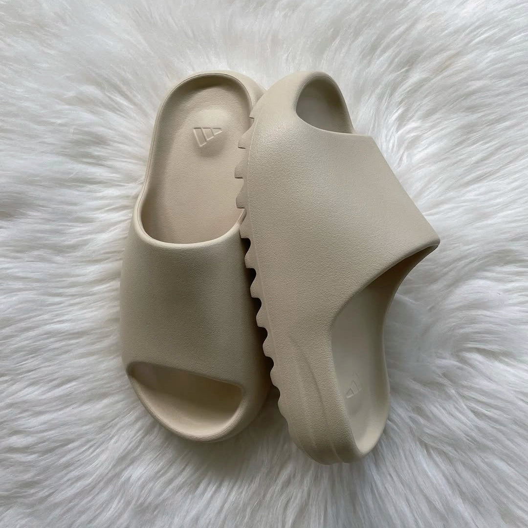 Adidas Yeezy Slide Bone (2022/2023 Restock), Bone/Bone/Bone (FZ5897)